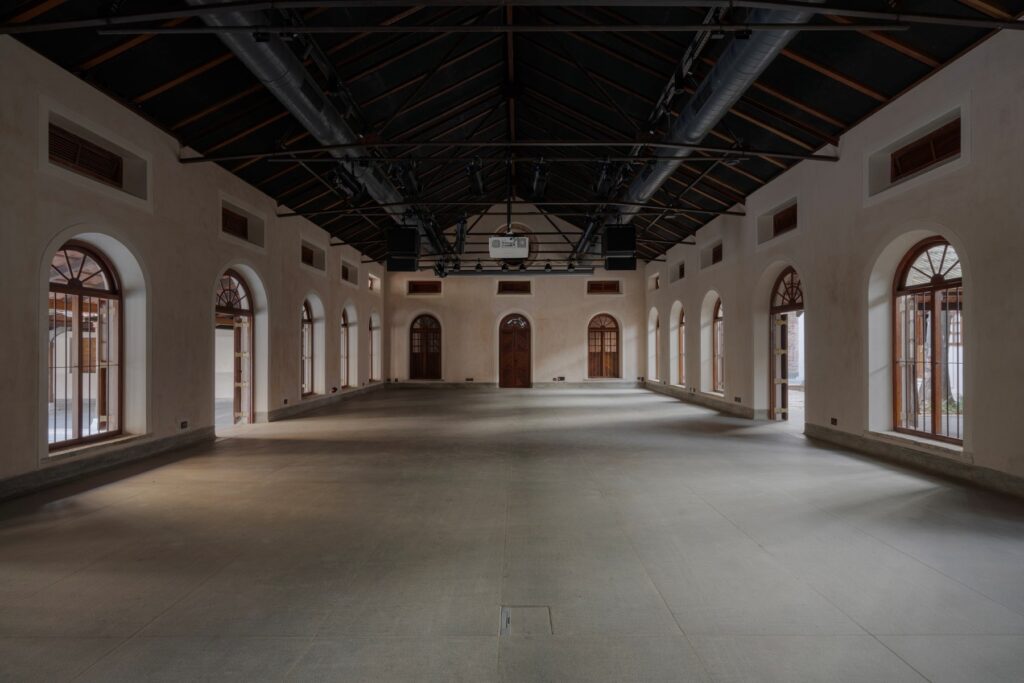 "The quiet elegance of the renovation has adequately paid homage to Sabha’s historicity." —Suchitra Deep reviews Sabha's restoration by Hundredhands 8 "The quiet elegance of the renovation has adequately paid homage to Sabha’s historicity." —Suchitra Deep reviews Sabha's restoration by Hundredhands 7