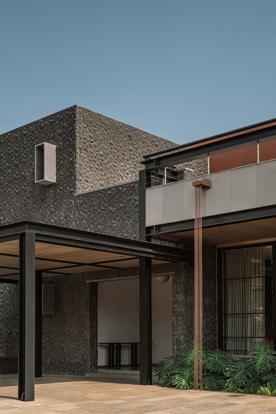 House of Material and Character, Lonavala, Maharashtra, by SHROFFLEóN 17 Shroff-Leon-Arora-Lonavala House