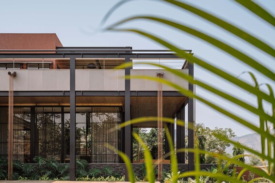 House of Material and Character, Lonavala, Maharashtra, by SHROFFLEóN 1 House of Material and Character, Lonavala, Maharashtra, by SHROFFLEóN. Photograph courtesy of SHROFFLEóN