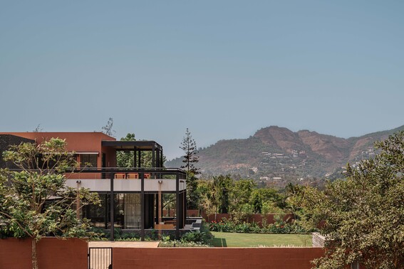 House of Material and Character, Lonavala, Maharashtra, by SHROFFLEóN. Photograph courtesy of SHROFFLEóN
