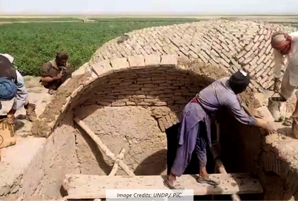 Domes of Identity: When Earthquake Challenges Herat's Earthen Traditions 6 Construction of domical vault. ©UNDP/ People in Centre
