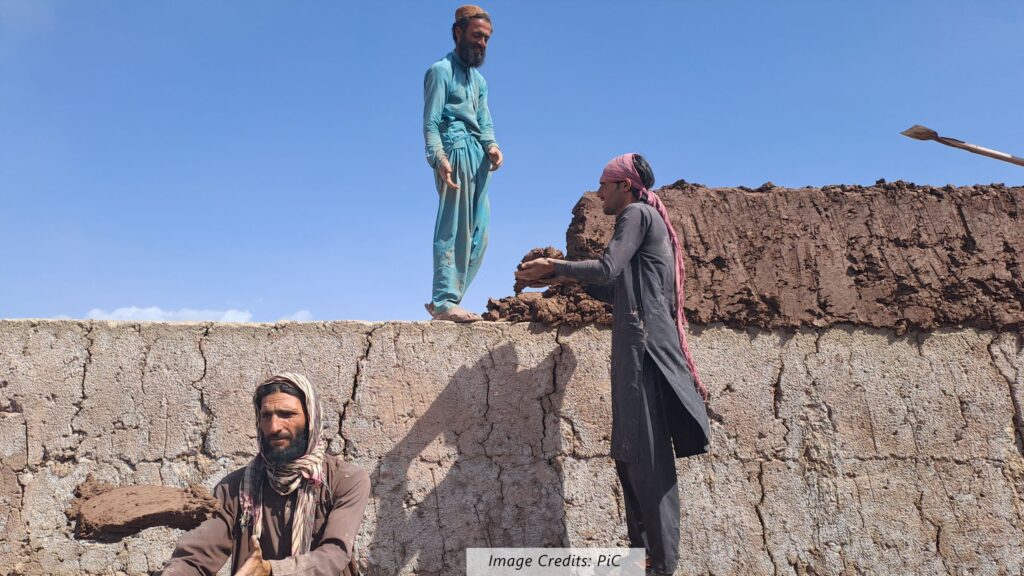 Domes of Identity: When Earthquake Challenges Herat's Earthen Traditions 2 Making of Pakhsa (cob) wall. © People in Centre