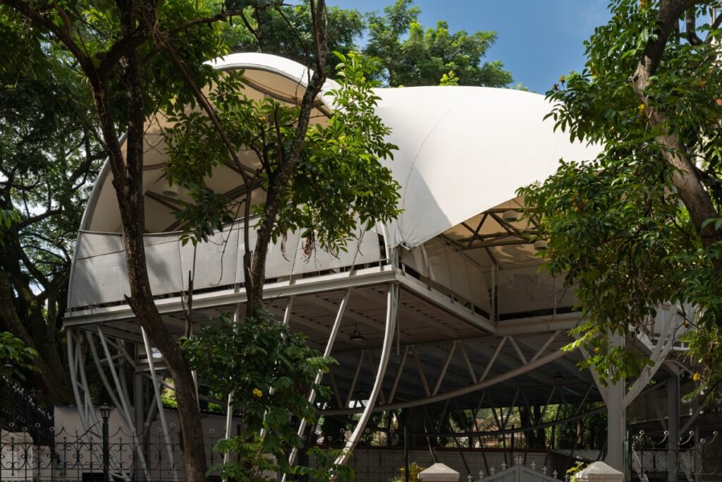 Elevated Dining Deck at RMV Club, Bengaluru, Karnataka, by Funktion Design 6 Elevated Dining, RVM Club, by Funktion Design. © Nihal Ramesh