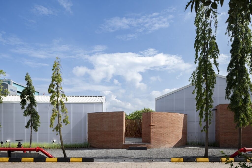 Sangam, Pune, Maharashtra, by Alkesh Gangwal & Associates 2 Sangam Canteen, Alkesh Gangwal & Associates. © Vivek Eadara (1)