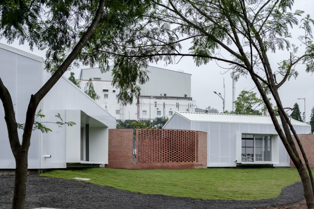 Sangam, Pune, Maharashtra, by Alkesh Gangwal & Associates 1 Sangam Canteen, Alkesh Gangwal & Associates. © Vivek Eadara