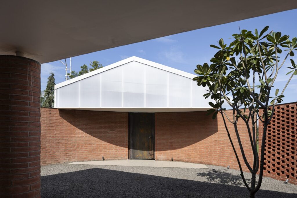 Sangam, Pune, Maharashtra, by Alkesh Gangwal & Associates 5 Sangam Canteen, Alkesh Gangwal & Associates. © Vivek Eadara